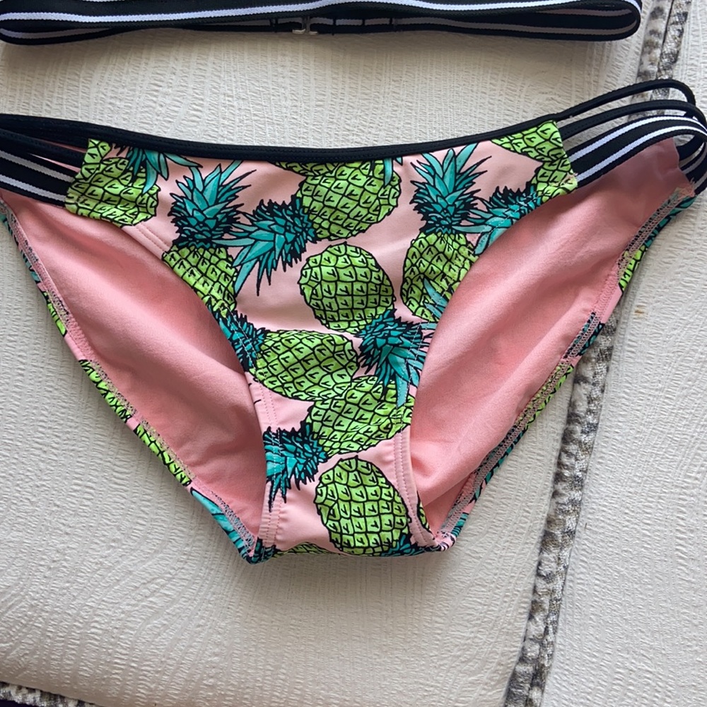 Pinapple Bikini - Picture 2 of 7
